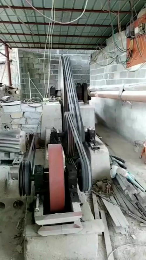 實(shí)拍工廠內(nèi)一幕,原來繩子可以割開石頭,這場面太震撼了